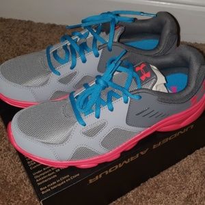 Under armour shoes size7Y women 9